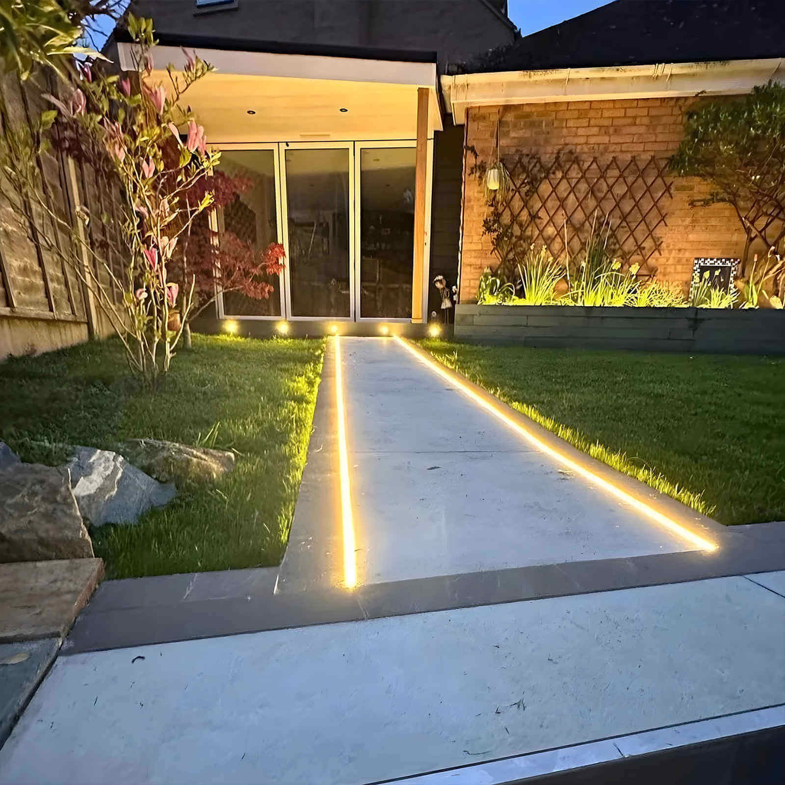 ww outdoor pathway edge light